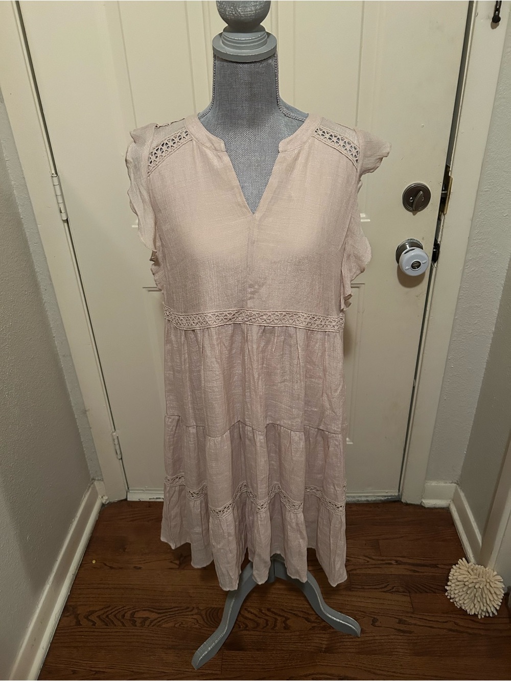Indigo Rose Light Cream Tiered Midi Dress with Lace Trim size large